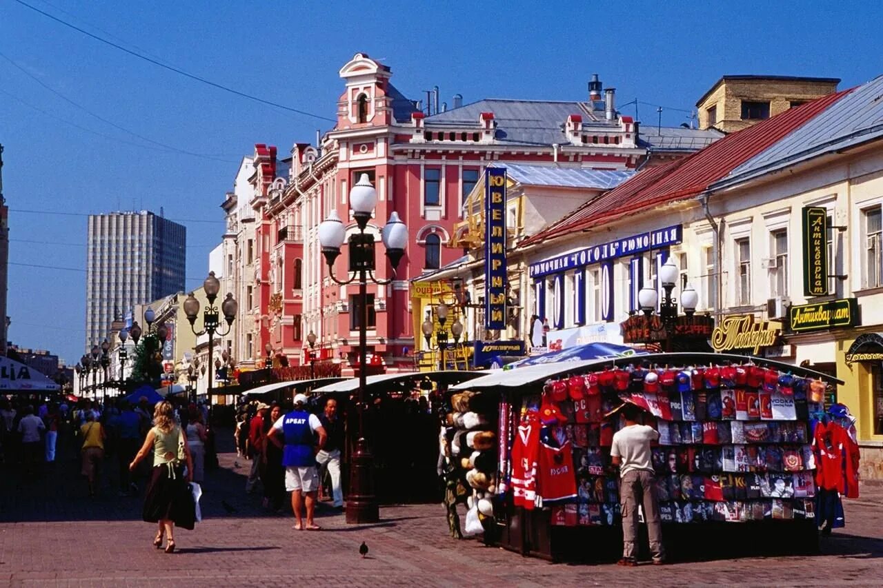 Памятники улица старый Арбат. Улица Арбат в Москве. Арбат стрит Москва. Улица Арбат в Москве достопримечательности. Арбатская видео