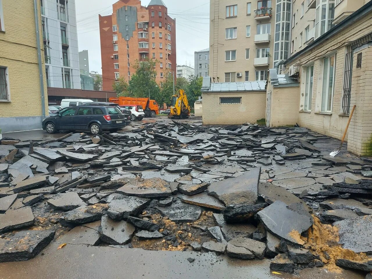 Землетрясение в москве годы. Землетрясение в Москве 2013. Землетрясение в Москве 1977. Московское землетрясение 1977. Землетрясение в Москве.