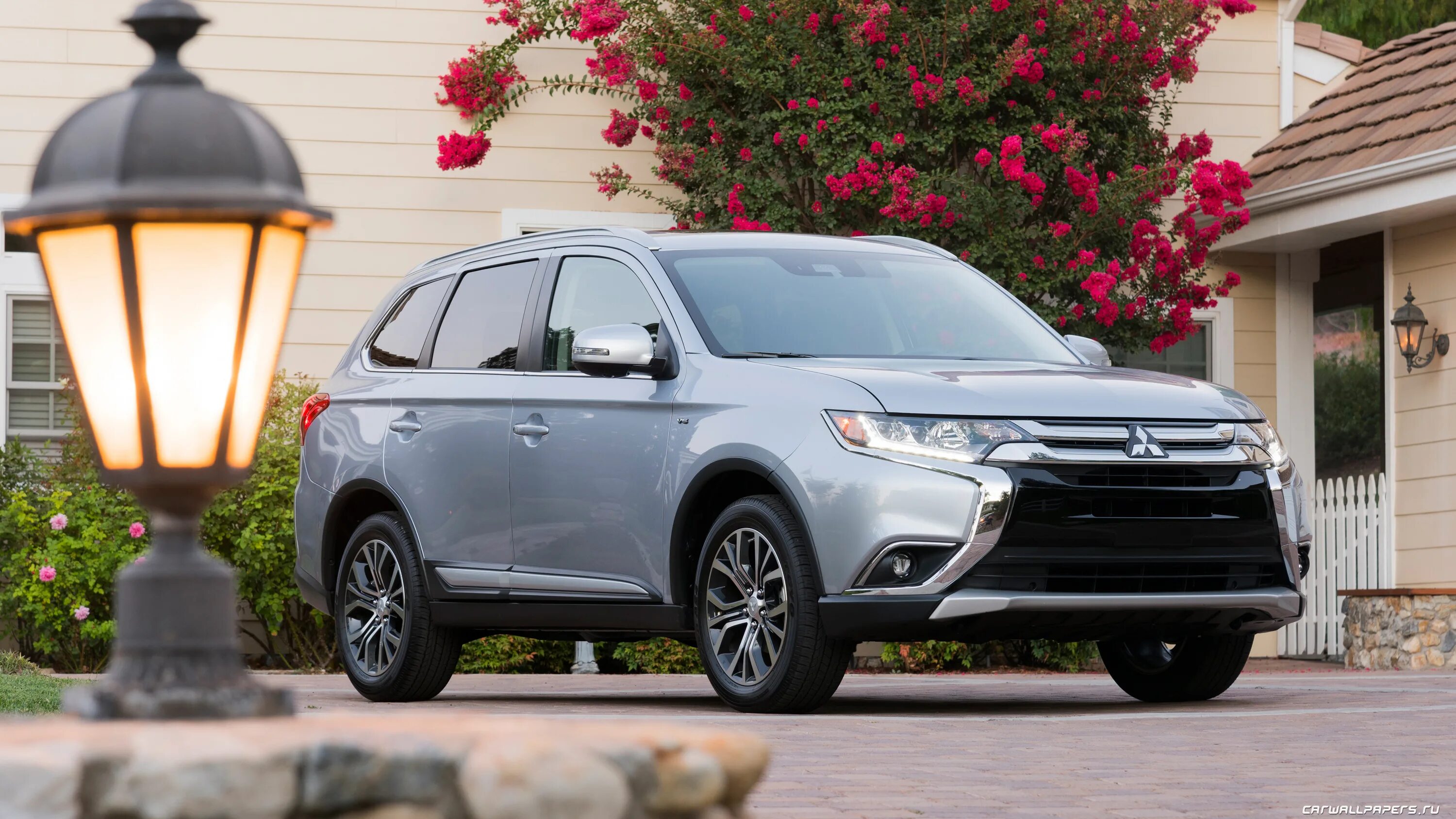 Mitsubishi outlander фото. Новый аутлендер хл. Новый аутлендер хл. Митсубиши аутлендер 2021. Mitsubishi outlander 2012.