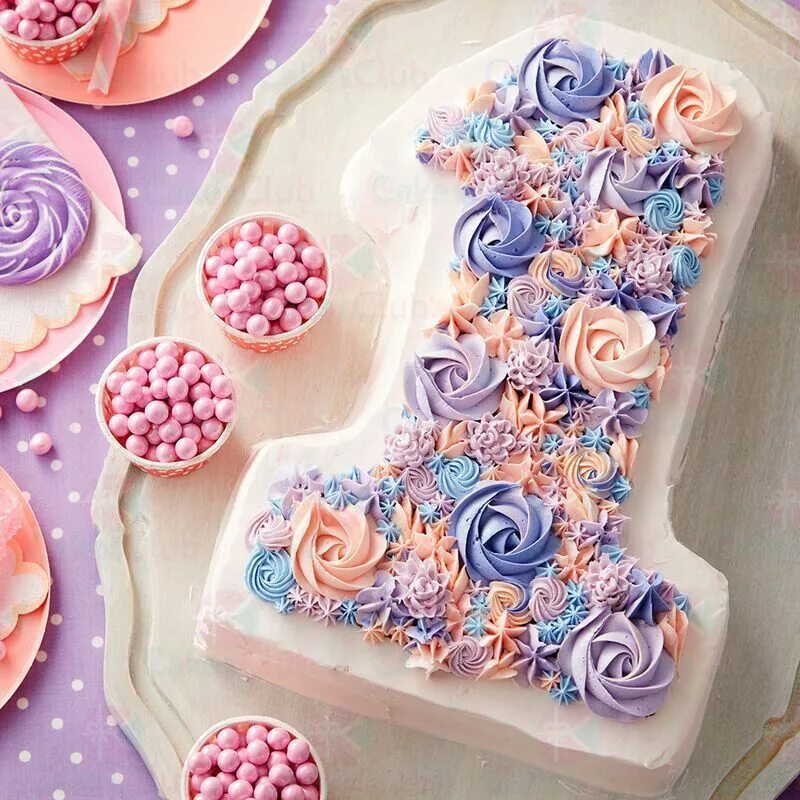 Торт формы 5. Торт цифра. Торт цифра украшение. Торт цифра украшение для девочки. Украшение из безе для торта.