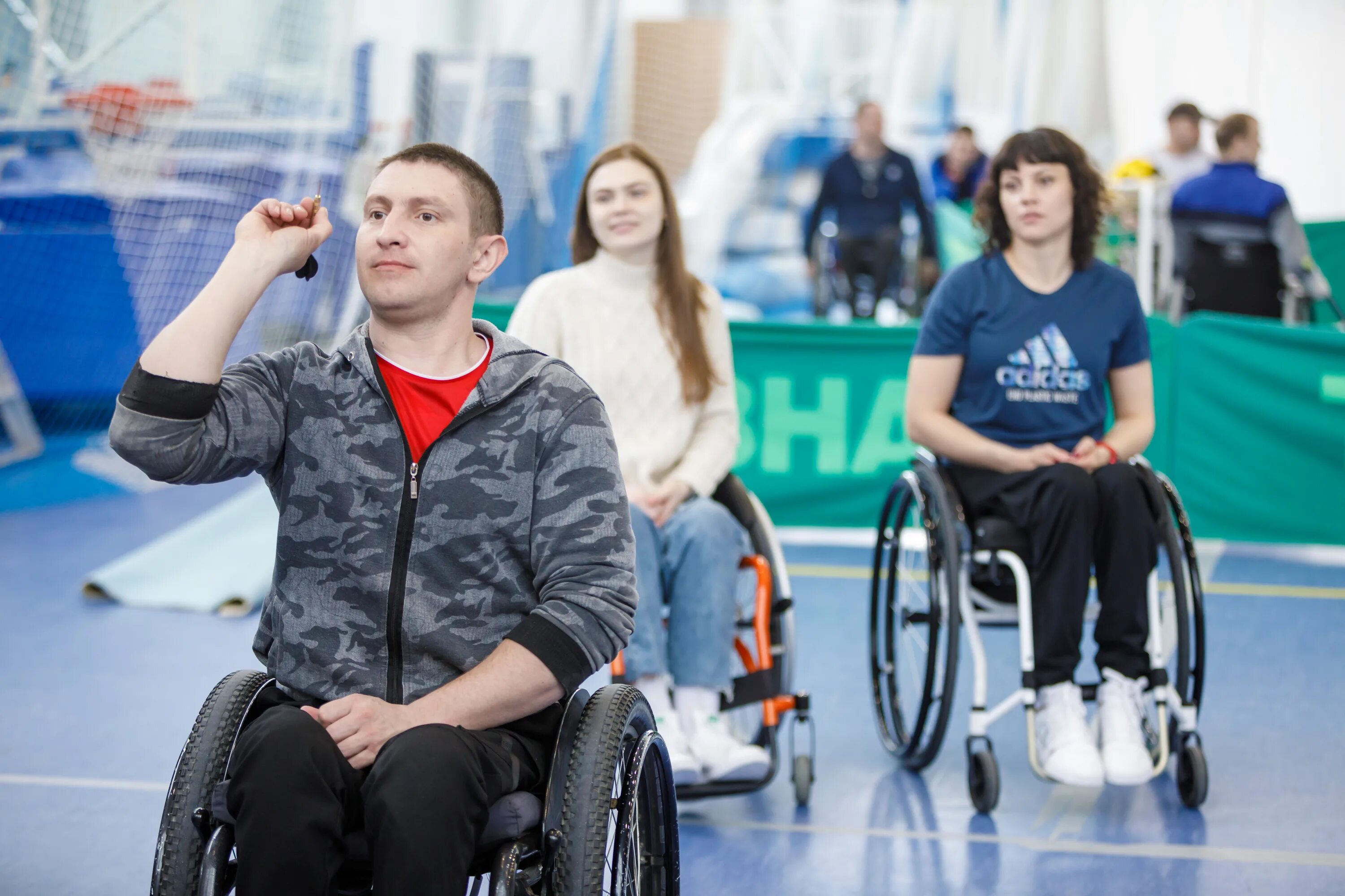 Инвалид. Челик в инвальдной коляске. Люди с ограниченными возможностями. Человек в инвалидной коляске. Инвалидное кресло.