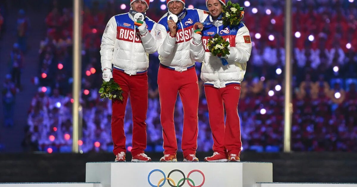 сочи 2014 легков вылегжанин черноусов. спортсмены на пьедестале. легков на пьедестале в сочи. фигурное катание чемпионат европы 2022. александра трусова на пьедестале в пекине.