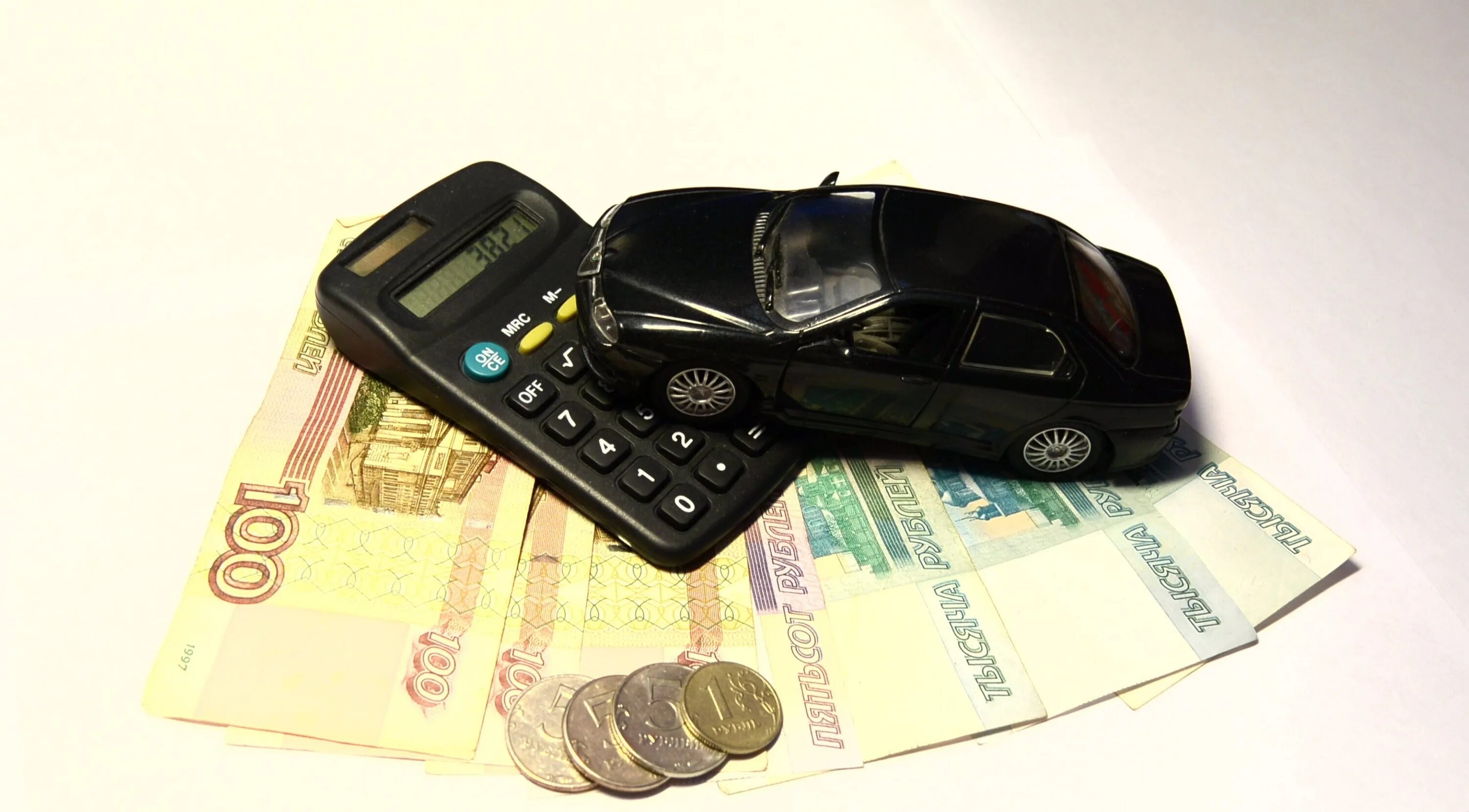 Деньги на автомобиль от государства в 2025. Деньги в машине. денежная машина. автомобиль и деньги. деньги машина богатство.