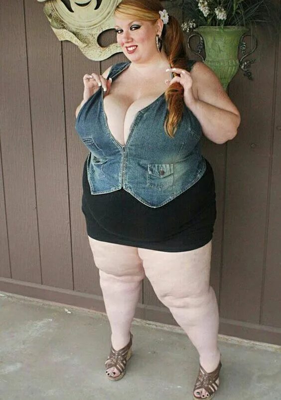 Мега толстухи. Жирные девушки с большой грудью. Большая толстая девушка.