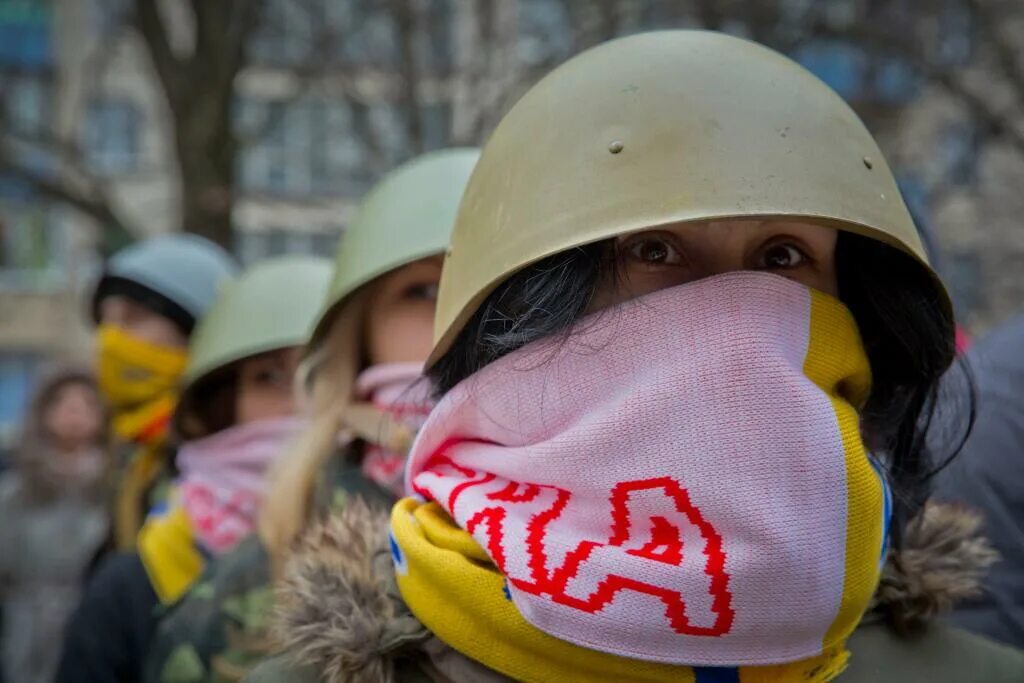 Майдан девушки. Девушки на Майдане. Украинки на Майдане. Амазонки Майдана.