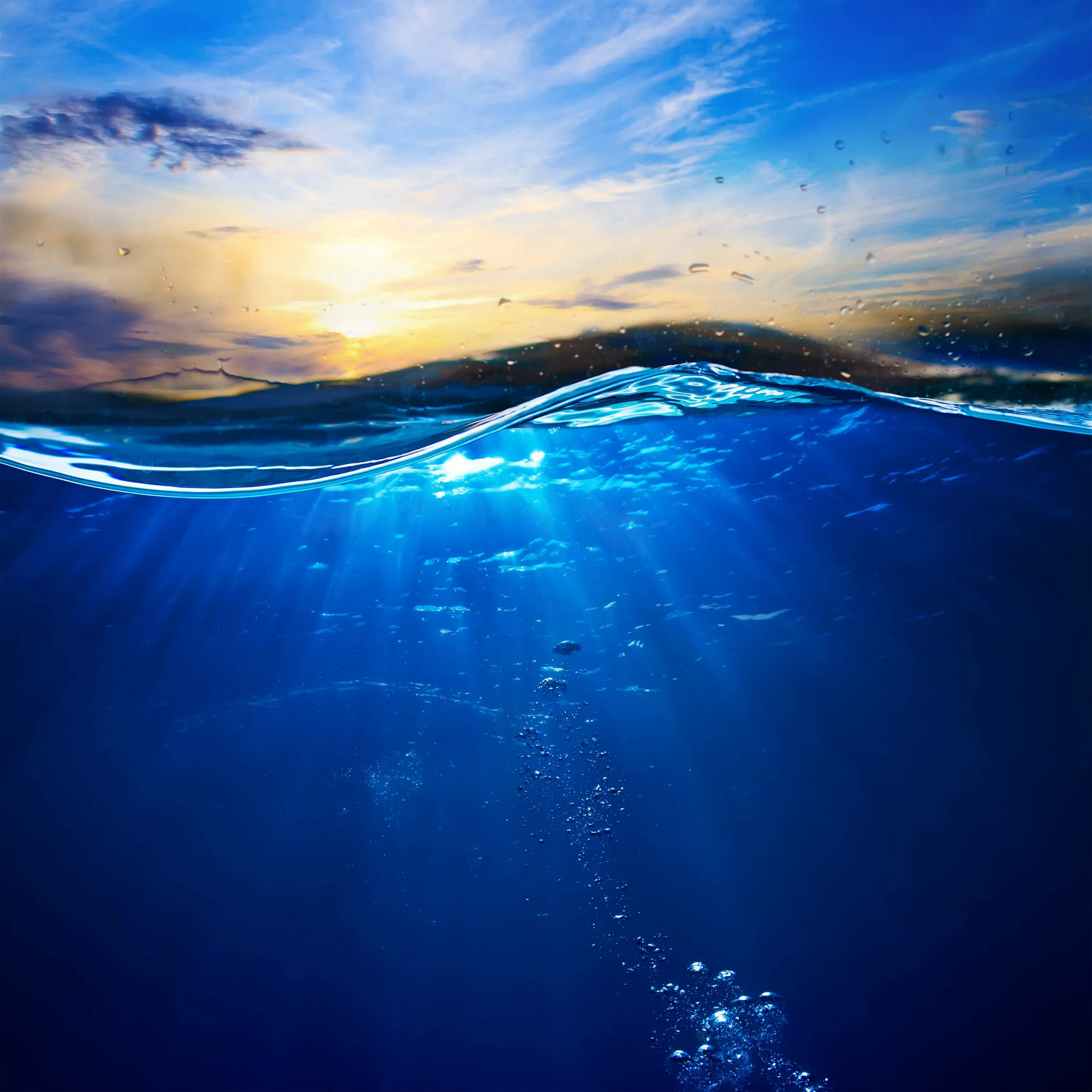 Океаны. Глубина. Океан под водой. Море глубина. Море наполовину в воде.