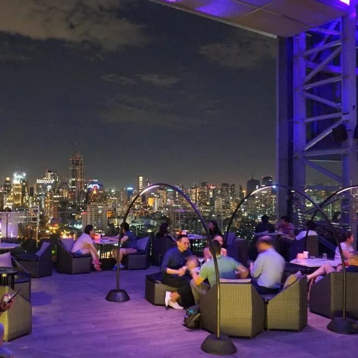 Skybar highpass deep. Sky bar бангкок. руфтоп бар бангкок. скай бар азимут. самарканд skybar.