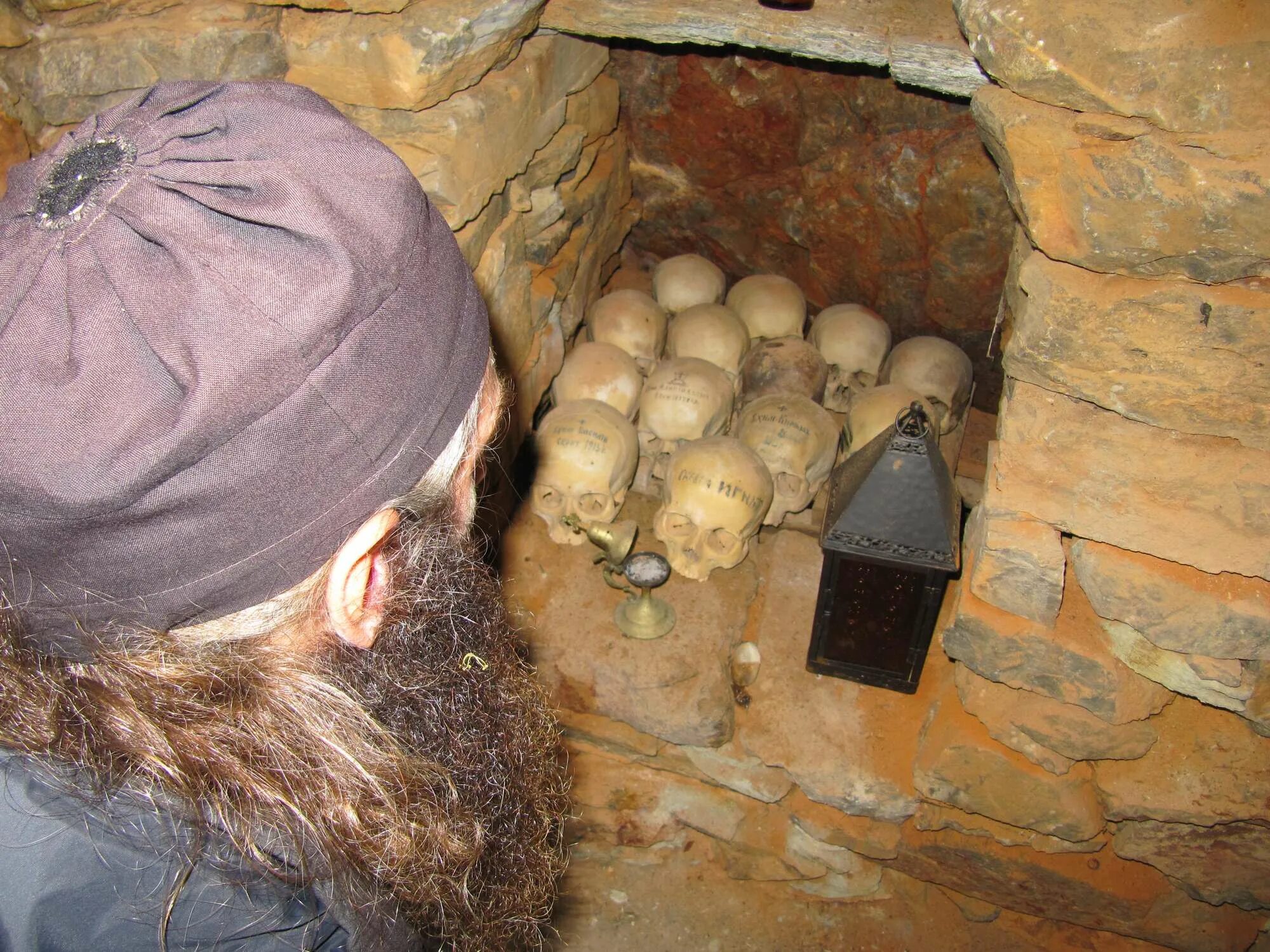 мощи монаха