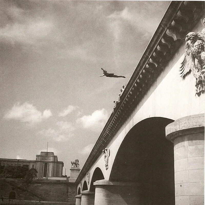 Flying paris