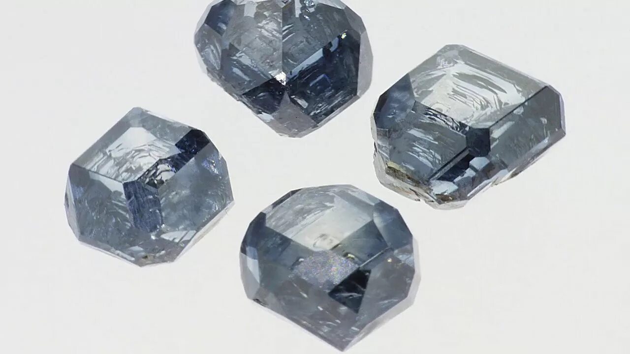 Монокристалл кварца весом 1300кг гигантский дымчатый. Синтетические Алмазы HPHT. Синтетический монокристалл алмаза. HPHT Алмазы технология. Монокристаллический сапфир.