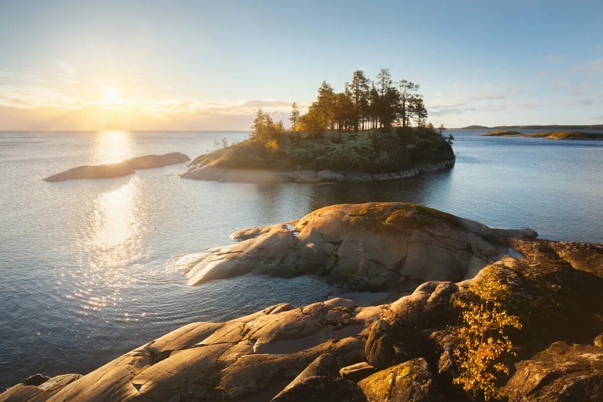 Остров хонкасало ладожское озеро. Шхеры ладожского озера. Остров есусарет ладожское озеро. Ладожские шхеры. Ладога шхеры церковь.