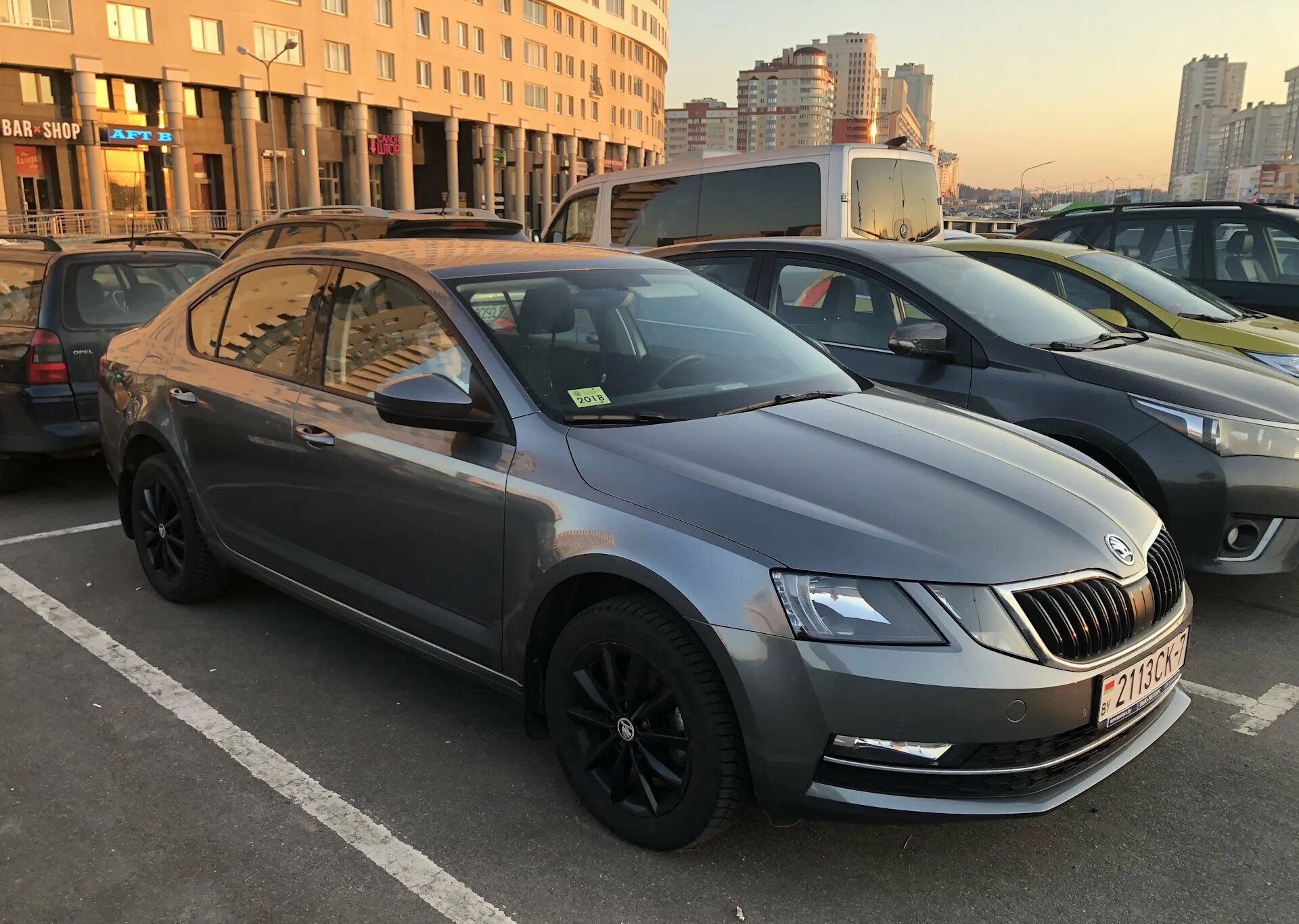 Шкода темно серая. Skoda octavia a7 серая. Skoda octavia 2018. Шкода а7 серая. Шкода темно серая.