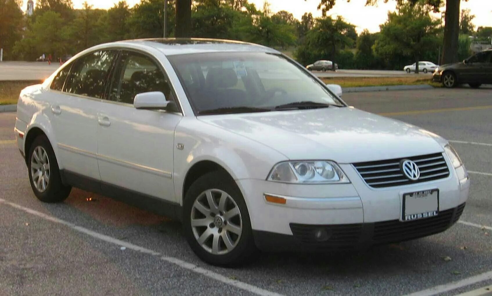 Фольц 5. Volkswagen Passat b5 седан. Volkswagen Passat b5 белый. VW Passat b5 2003. Фольксваген Пассат 2002 1.8.