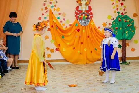 Жгучий осенний утренник ошпарил и лиственницу