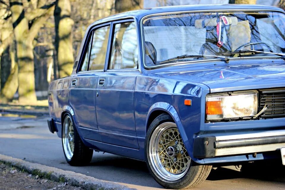 2105 волгоград. Ваз 2105 темно вишневый. Ваз 2105 2009. Ваз 2105 2004 красный. Серебристая лада ваз 2105.