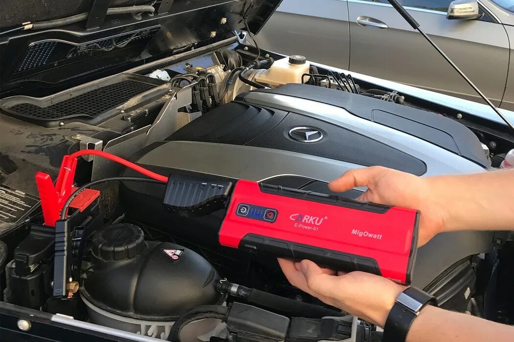 Устройство запуска аккумулятора. Carku e-power-51. carku e51. бустер автомобильный акб. пусковое зарядное устройство бустер carku.