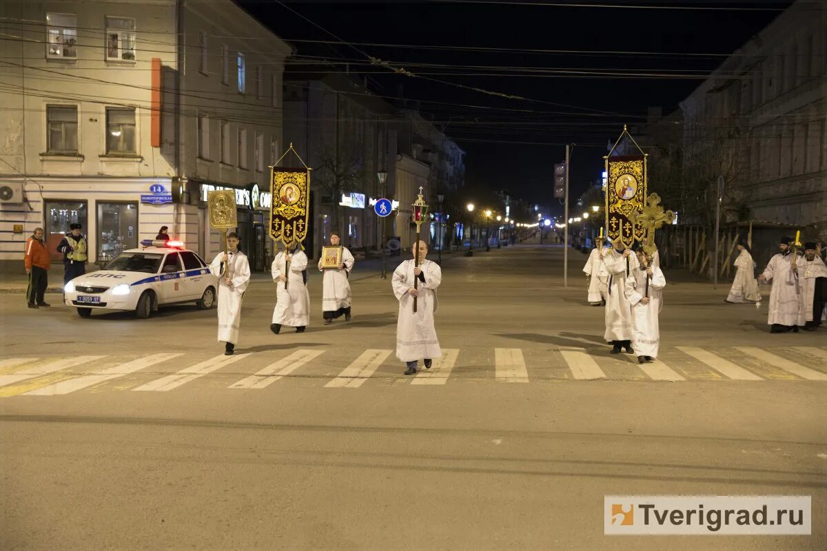 Пасхальная служба Тверь. Украшение территории храма на Пасху.