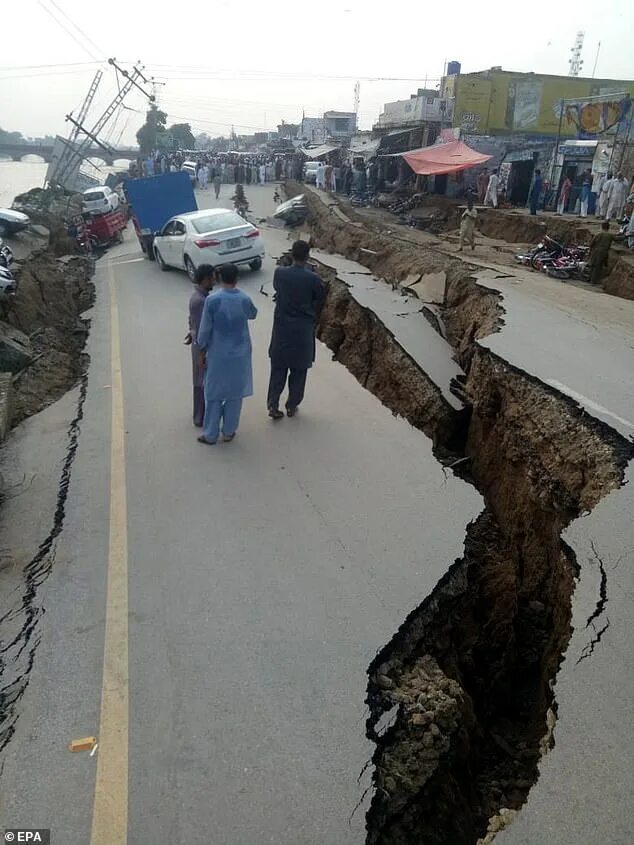 Индия 2001 землетрясение. Землетрясение в Белуджистане. Китай Пакистан 2008 землетрясение. 2005 Год. Землетрясение в Пакистане. Масштабное землетрясение