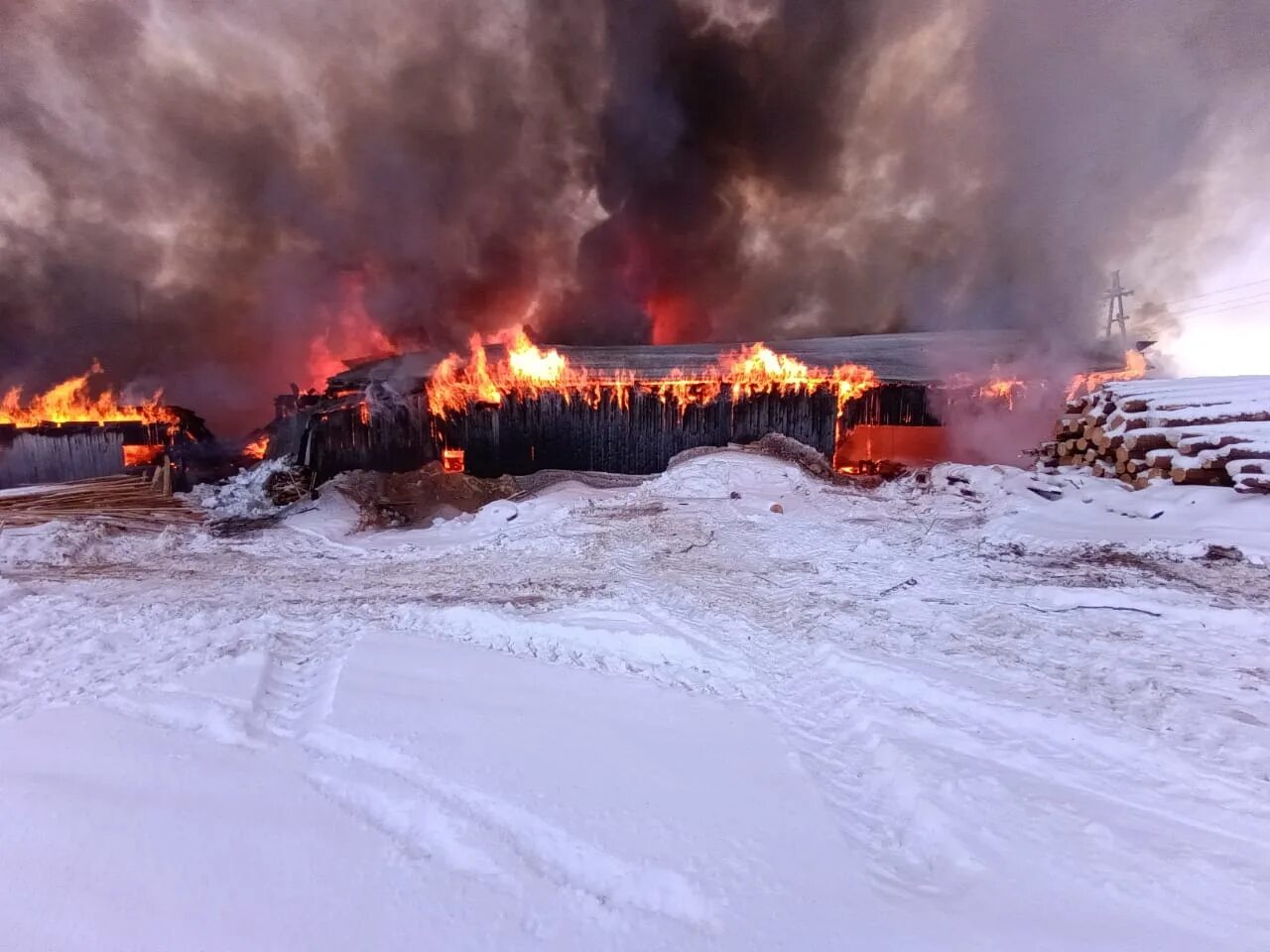 Погода в каргополе норвежский сайт на 10. Пожар в Шангалах Устьянского района Архангельской области. Пожар в Каргополе Архангельская область. Пожары в Архангельской области. Происшествия Каргополь Архангельская область.