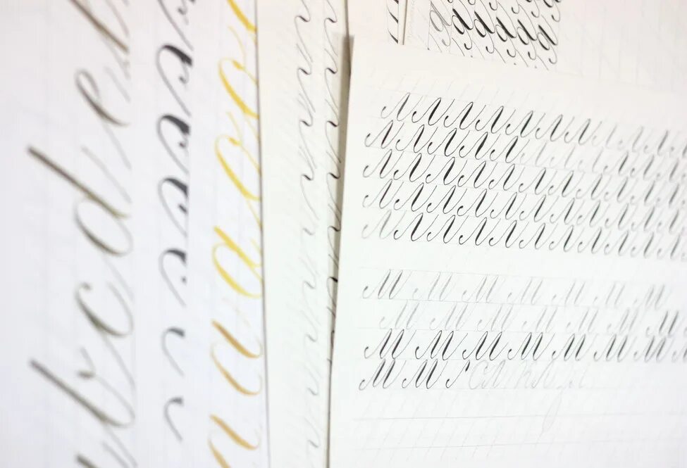 практика каллиграфии. каллиграфия прописи. каллиграфия для начинающих. каллиграфия для детей. тетрадь для каллиграфии.