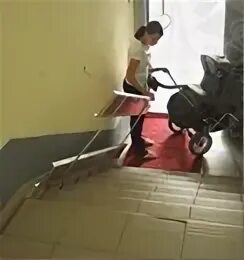Коляска для спуска по лестнице. Коляска для спуска инвалидов по ступенькам. спуск коляски по лестнице. детская коляска для спуска по лестнице. лебёдка для подъёма коляски по пандусу.