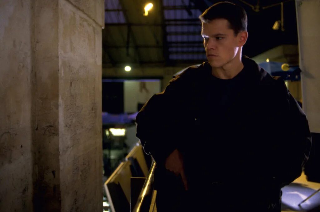 Идентификация борна the bourne identity, 2002. Борн актеры 2002. Идентификация борна фильм 2002. Снайпер профессор идентификация борна. Идентификация борна русский.