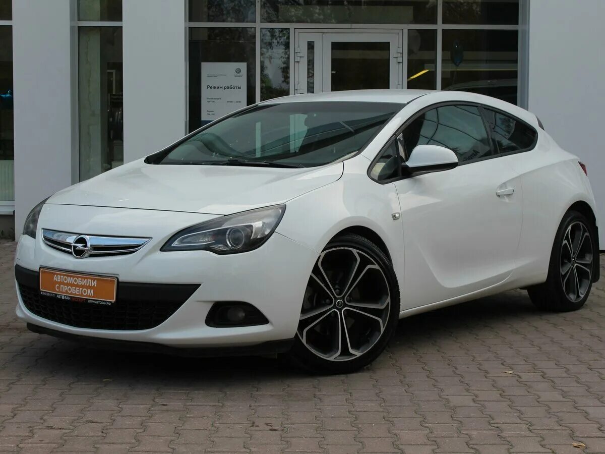 Купить опель j хэтчбек. Opel Astra j 2012. Opel Astra j GTC белый. Opel Astra GTC J Рестайлинг.