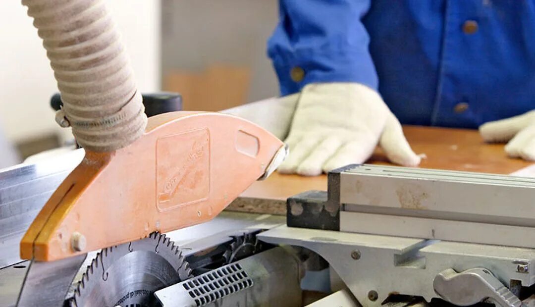 присадка отверстий в лдсп 32. распил кромкооблицовка. распил фрезеровка лдсп.