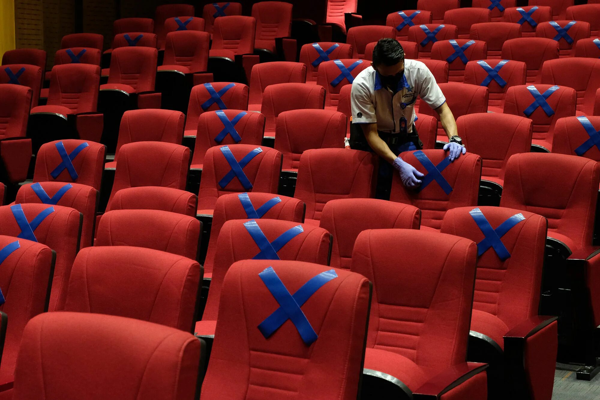 Nonton bioskop. Nonton bioskop