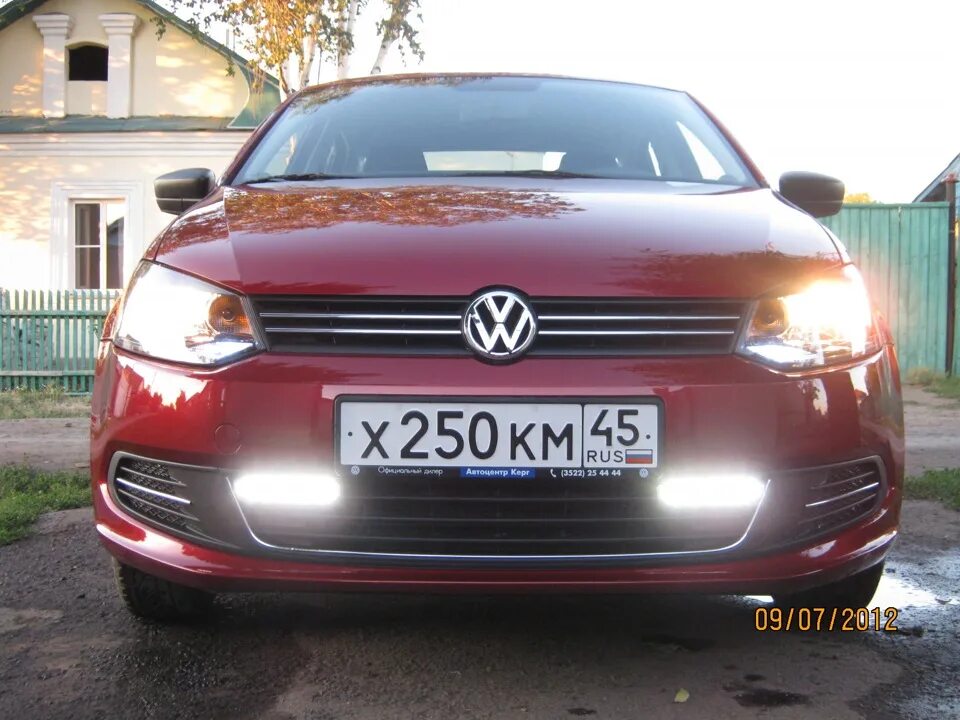 Polo дхо. ДХО на VW Polo sedan 2013. Ходовые огни поло седан 2013. ДХО на поло седан 2012. Ходовые огни Фольксваген поло седан.