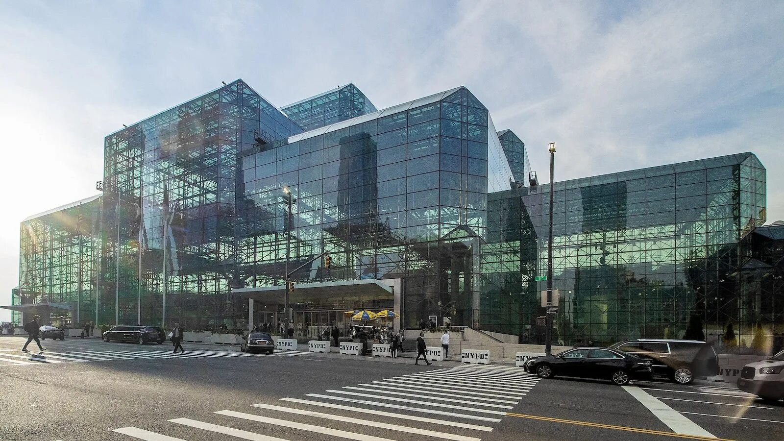 Jacob k. Javits Convention Center. Джавитс центр Нью-Йорк. Конгресс центр Нью Йорк. Jacob Javits Plaza в Нью-Йорке (1992 г.).