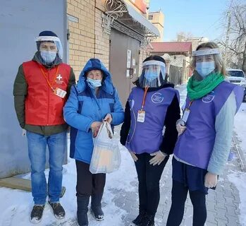 Волонтеры получают деньги