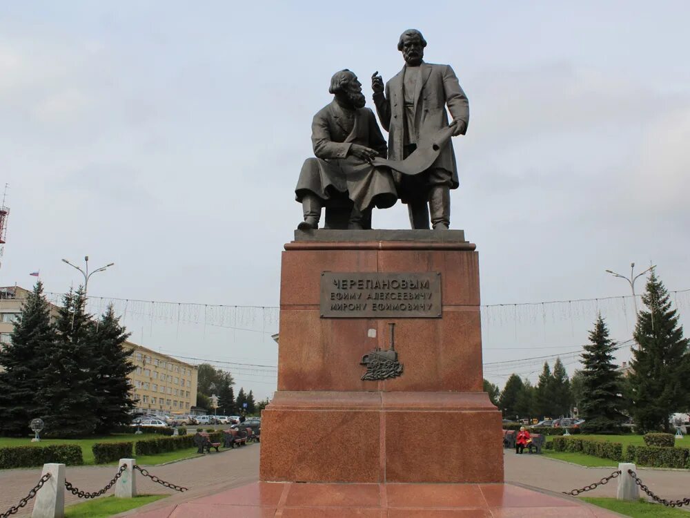 Н жн й тагил паметн к ,ерепановым. Мемориал площадь славы нижний тагил. Памятник н н демидову в нижнем тагиле. Черепановы памятник в нижнем тагиле. Памятник памятник в.