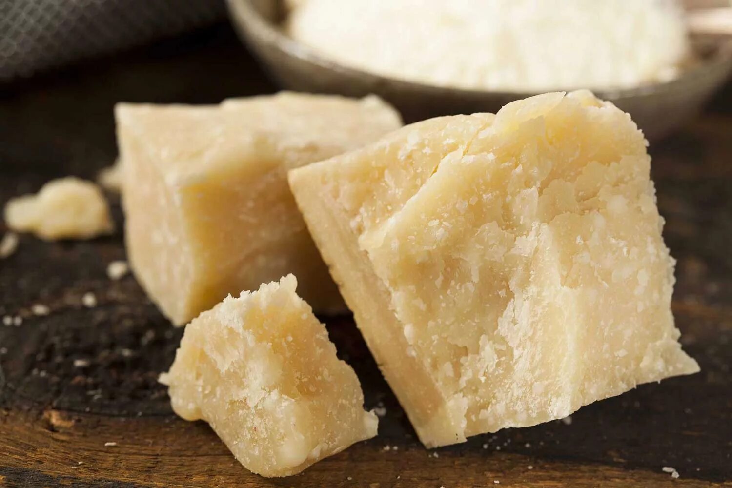 Пармезан твердый. Сыр пармезан. сыр parmesan. твердые сыры пармезан. sbrinz сыр пармезан.