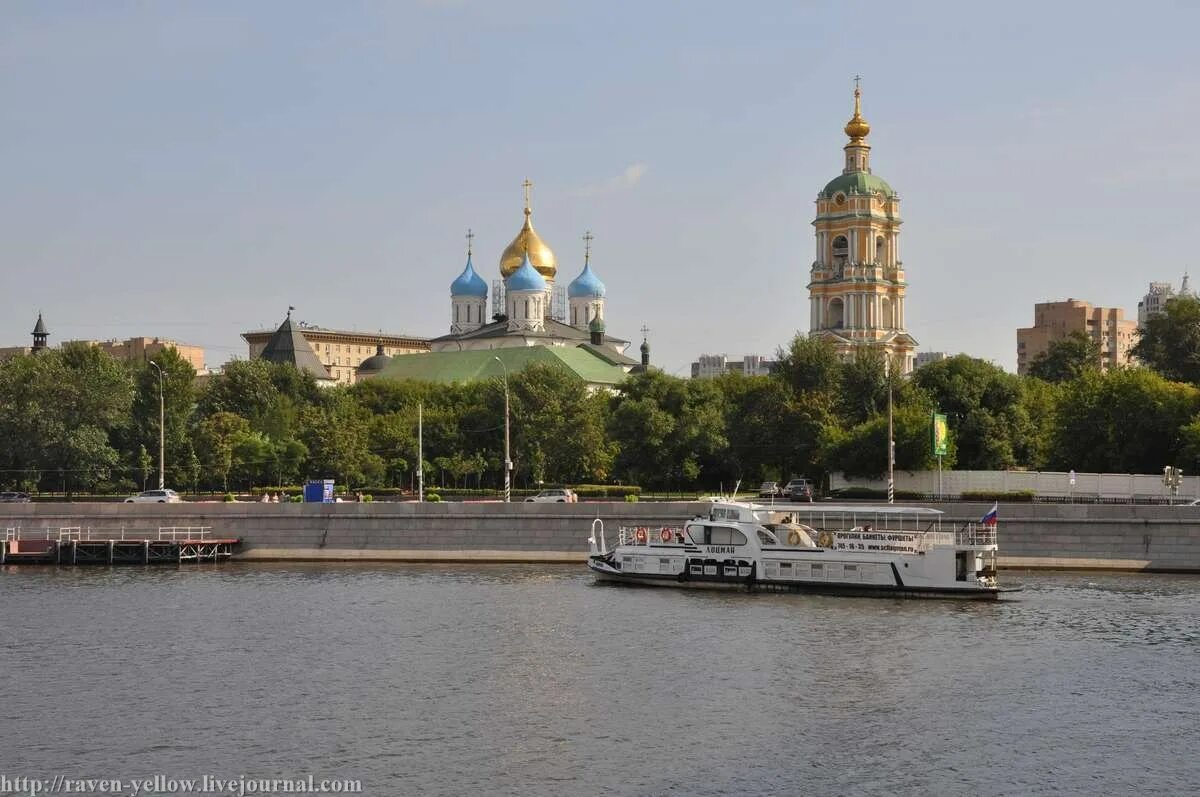 На какой реке основана москва. Новоспасский ставропигиальный монастырь. Новоспасский монастырь в Москве. Монастырь на Москве реке Новоспасский. Новоспасский монастырь в Москве вид с реки.