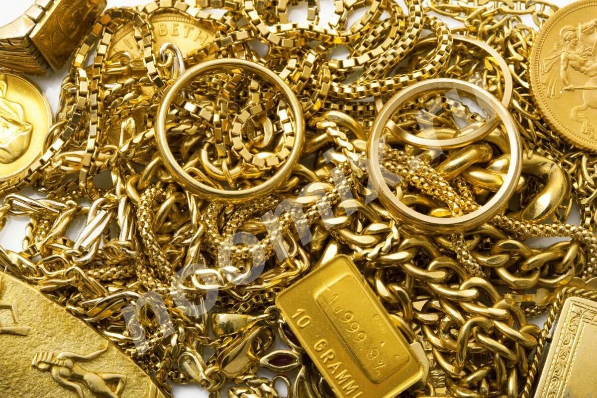 Золотой стандарт доллара. Человек купается в деньгах. Gold 4. Куча золота. Золото.