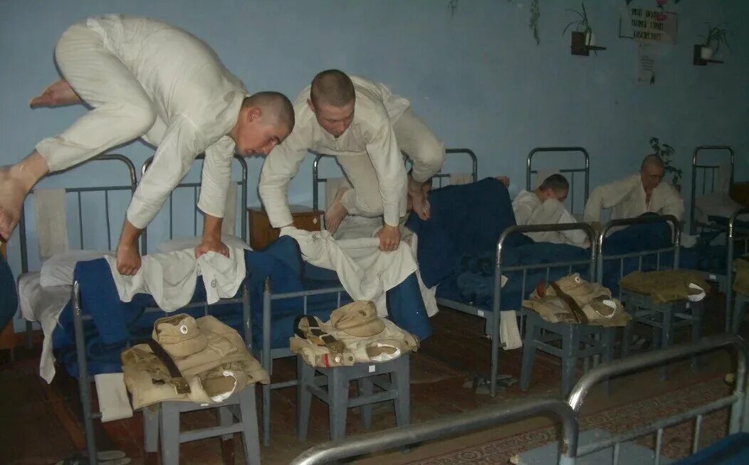 Бить отбой