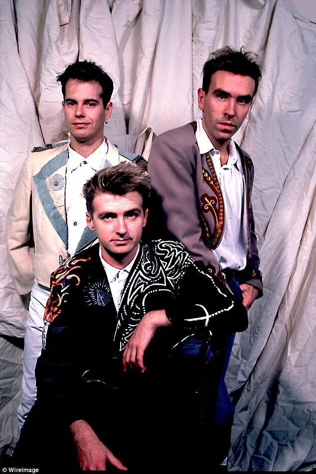 Группа crowded House. Crowded House 1986. Группа crowded House фото. Crowded house don t dream it s