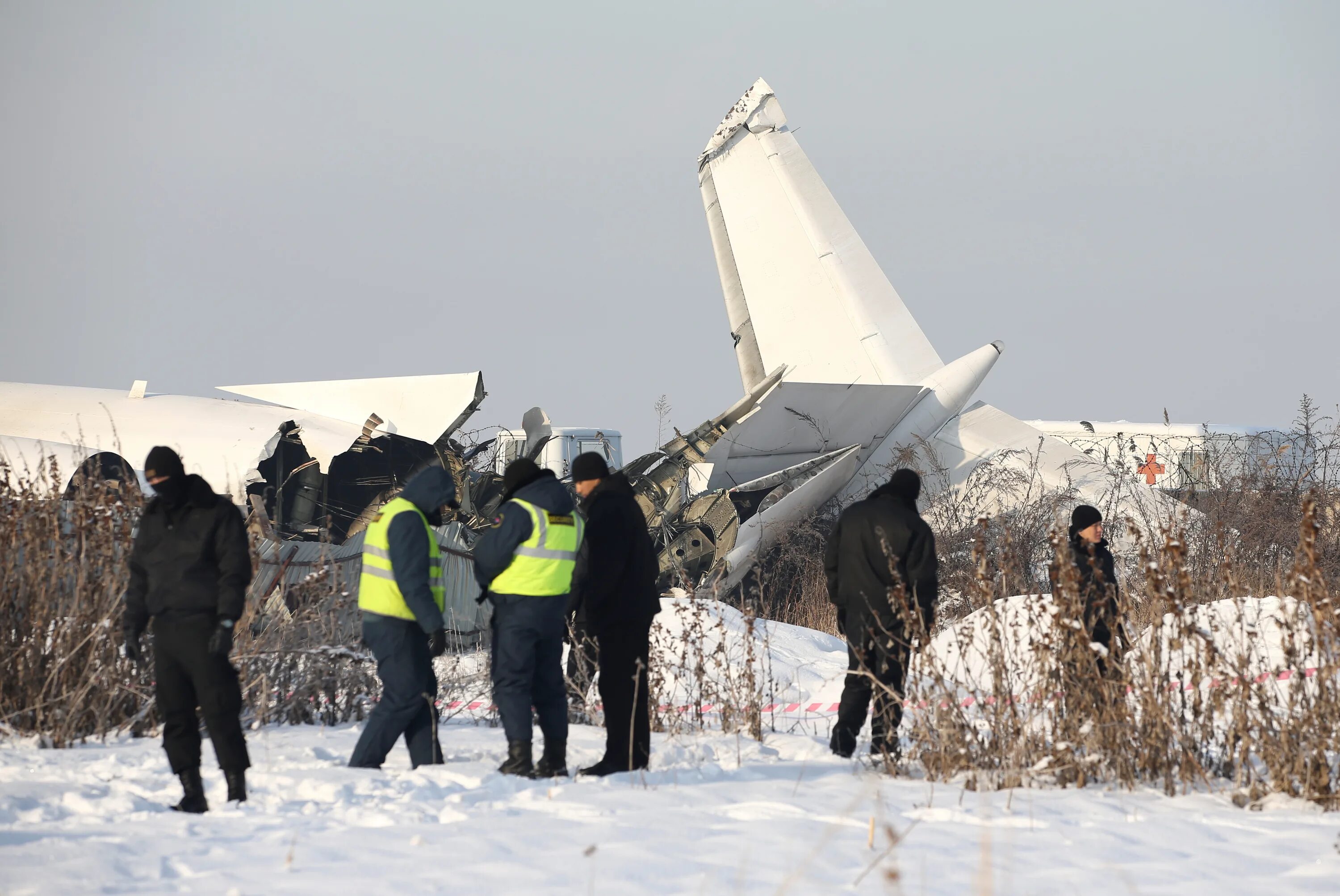 Авиакатастрофа сейчас. Катастрофа Fokker 100 под Алма-атой. 27 Декабря 2019 авиакатастрофа Казахстан. Air Kazakhstan катастрофа ил-76. Крушение самолета Казахстан Алматы 27 декабря 2019.