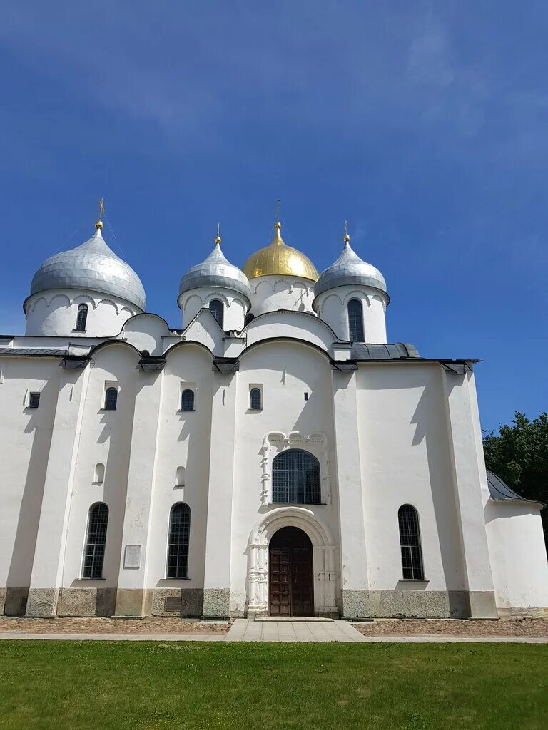Какие есть соборы в новгороде. Собор святой софии в новгороде. Какие есть соборы в новгороде. Какие есть соборы в новгороде. Новгород великий александр невский софийский собор.