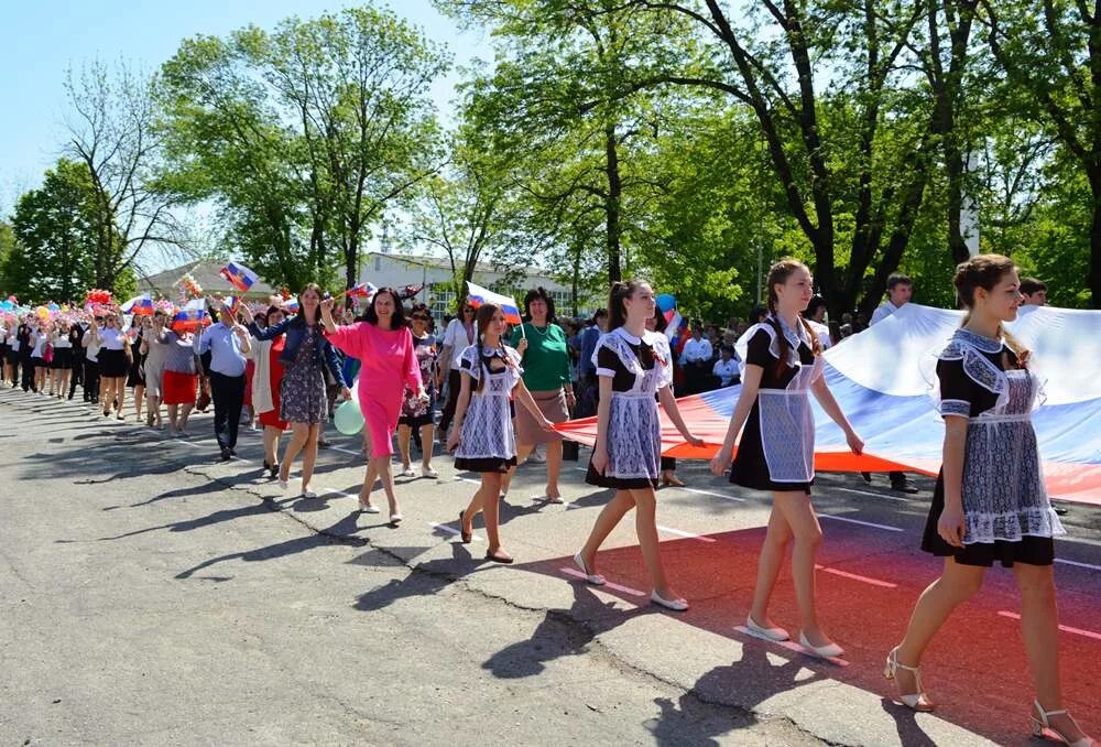 Погода в мостовском. Школа в Губской Мостовского района. Школа 2 Мостовской Краснодарский край. Школа Переправная Мостовского района. Парк в Губской Мостовского района.