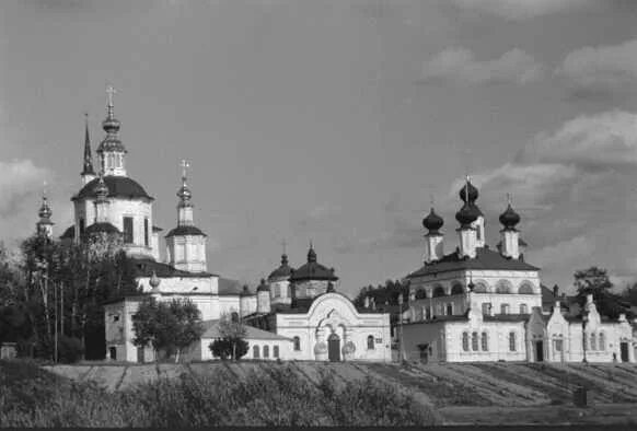 Устюг 3. Великий устюг соборное дворище фото. великий устюг чб. черно белое фото великого устюга.