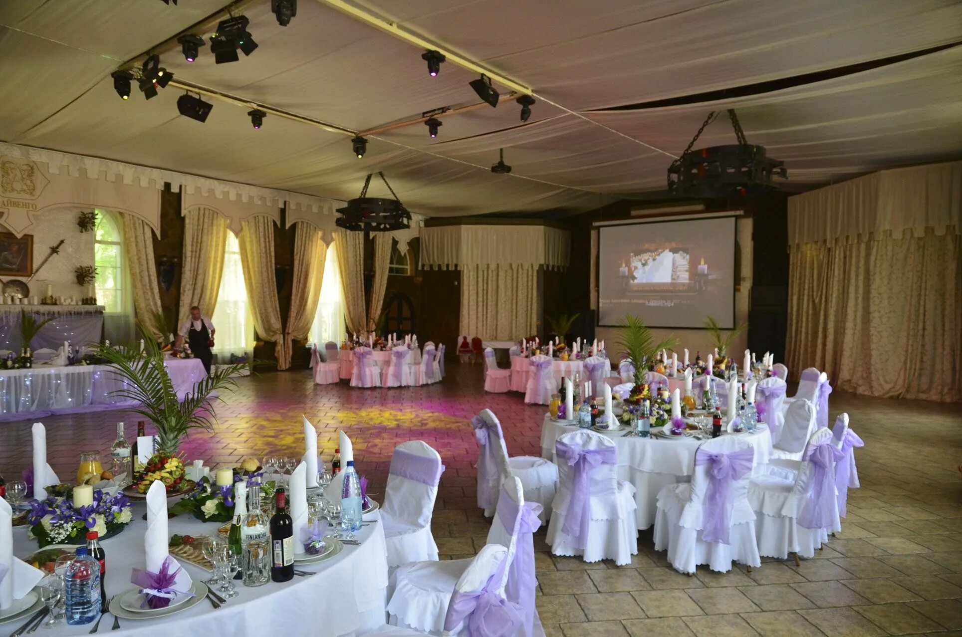 Замок айвенго холл банкет. Подольск зал айвенго. Ресторан замок айвенго подольск. Айвенго банкетный зал подольск. Айвенго банкетный зал подольск.