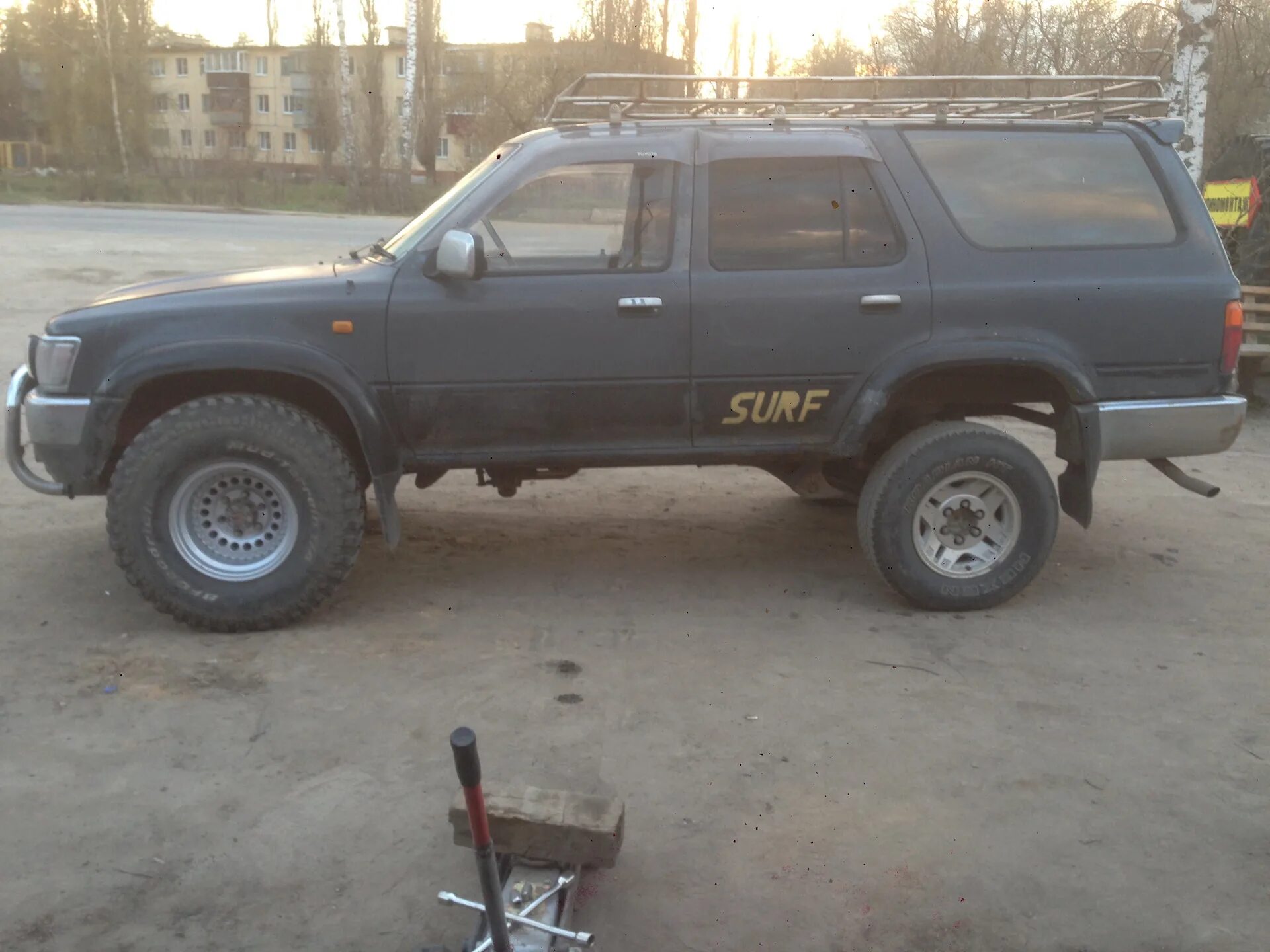 Сурф 130 на 33 колесах. Колеса сурф 130. Hilux на 35 колесах. Обвес на сурф 185. Колеса сурф 130.