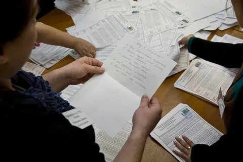 Первую очередь производится подсчет избирательных бюллетеней находившихся