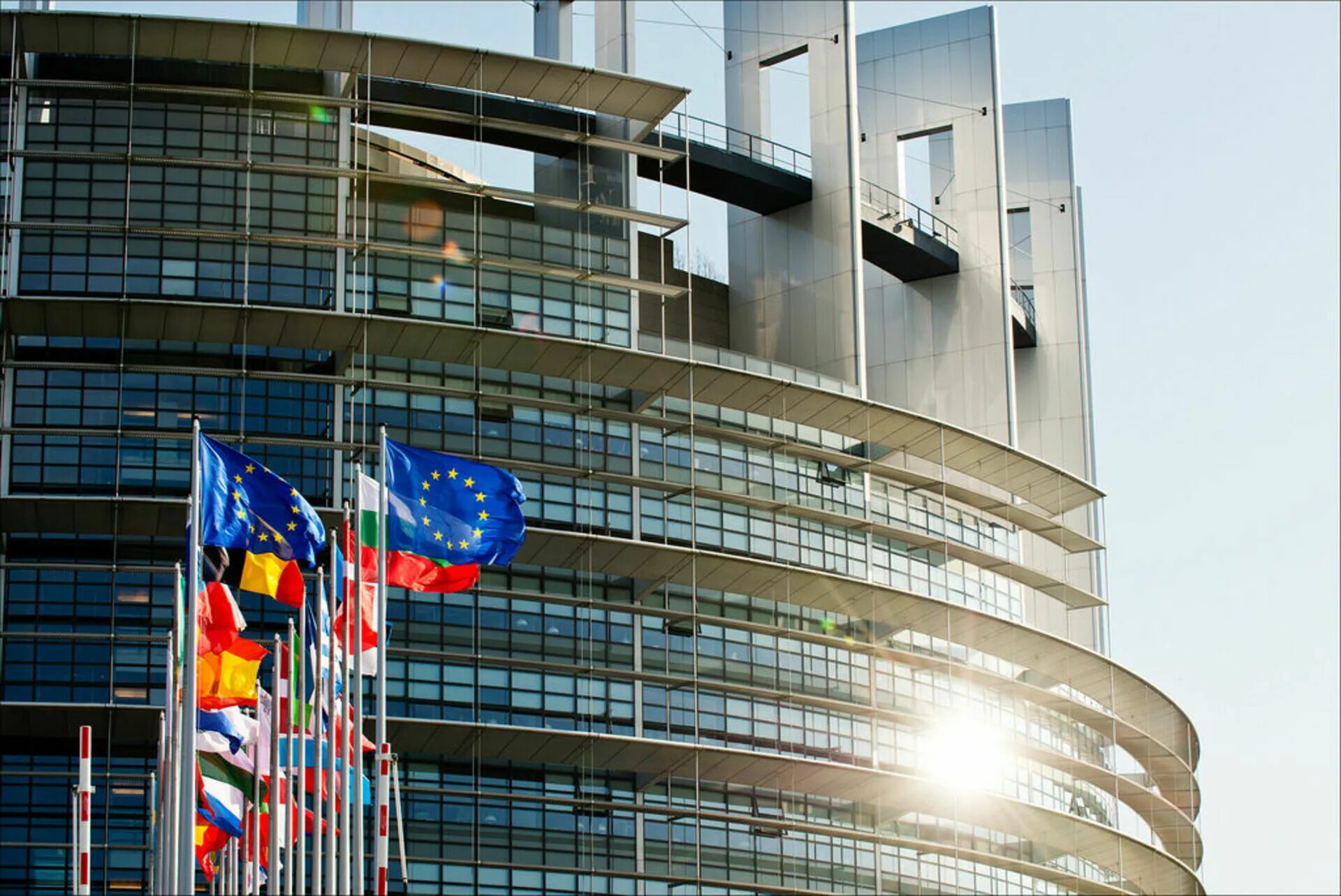 Европейский парламент Страсбург. Европейский Союз штаб квартира в Брюсселе. Здание Евросоюза в Брюсселе. European Parliament здание в Брюсселе.