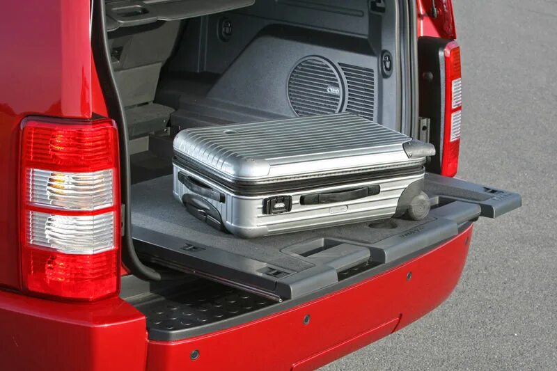 Crd 4x4. Dodge Nitro багажник. Dodge Nitro SXT. Додж нитро РТ багажник. Dodge Nitro в багажнике столик.