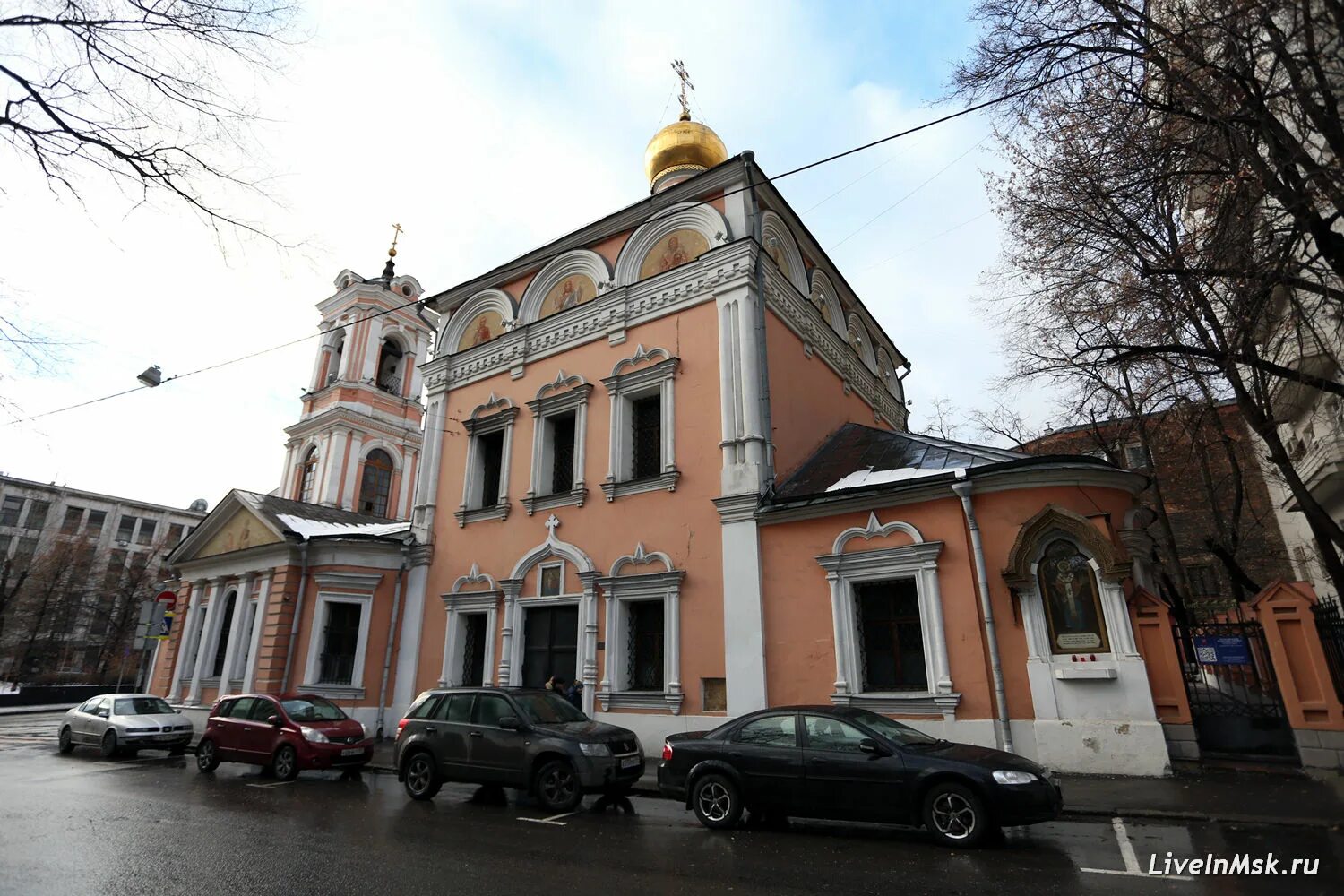 Воскресения словущего на успенском вражке москва. Храм Воскресения Словущего на Успенском Вражке. Брюсов переулок Церковь. Церковь Вознесения Словущего Брюсов переулок. Брюсов переулок храм Воскресения Словущего.