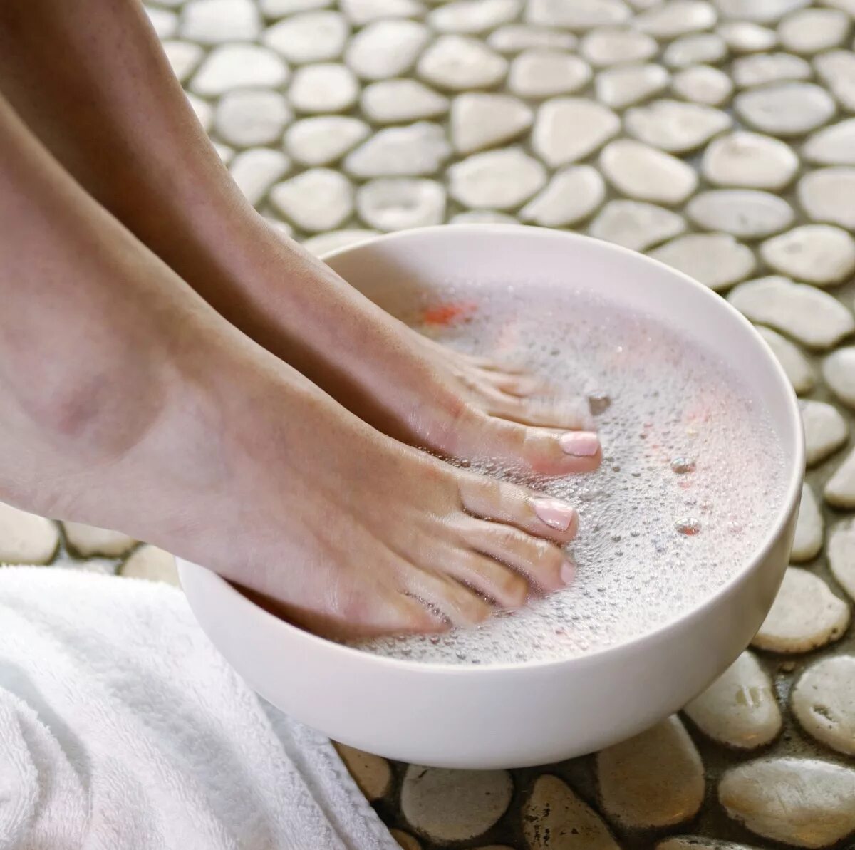 Ванночка для ног. Ванночка для ног от грибка. Травяные ванночки для ног. Солевая ванночка для ног.