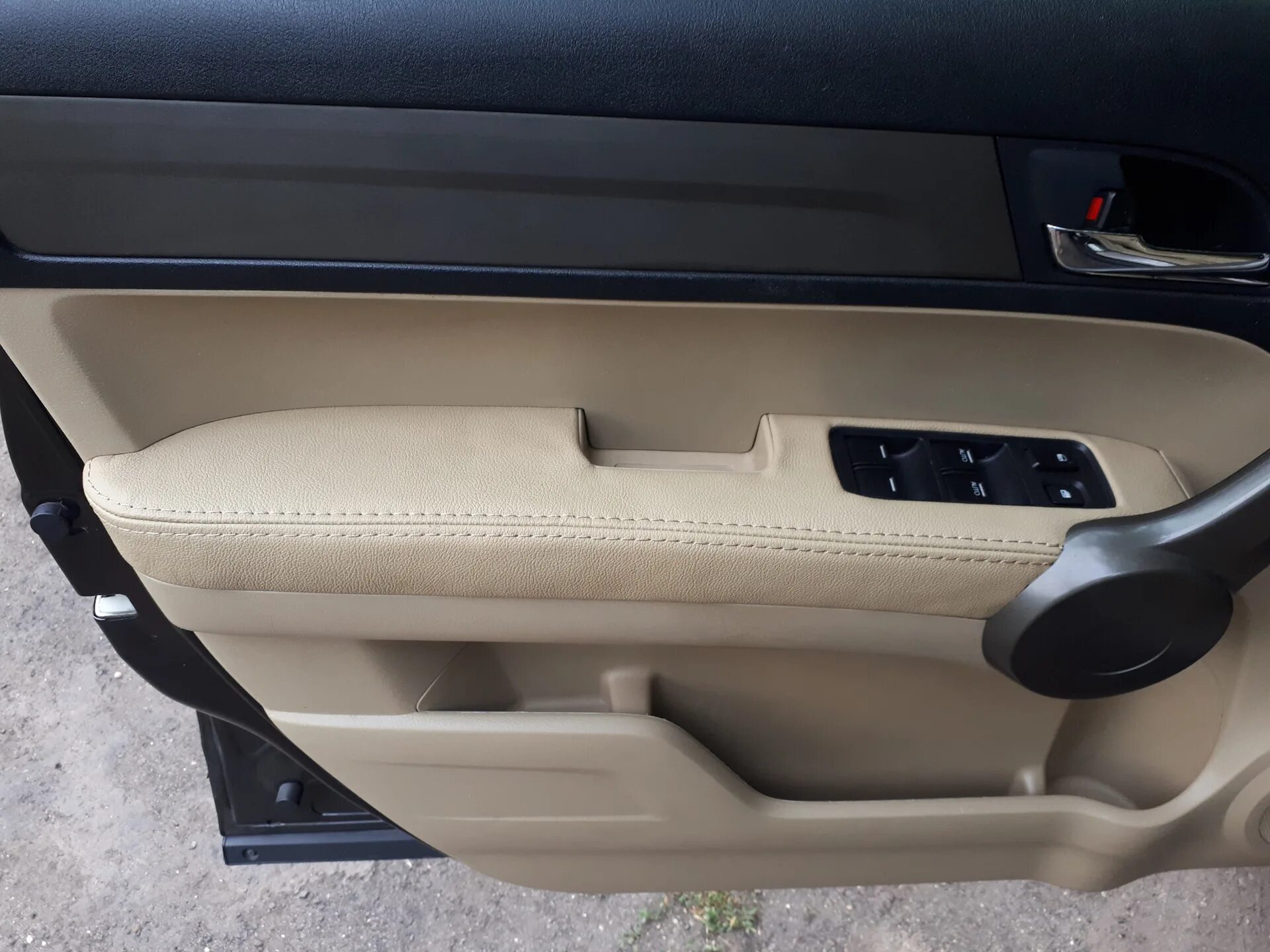 Обшивка двери хонда cr-v 3. Хонда срв обшивка двери. Ручки салона хонда срв рд1. Honda crv обшивка двери. Дверь хонда срв rd1.